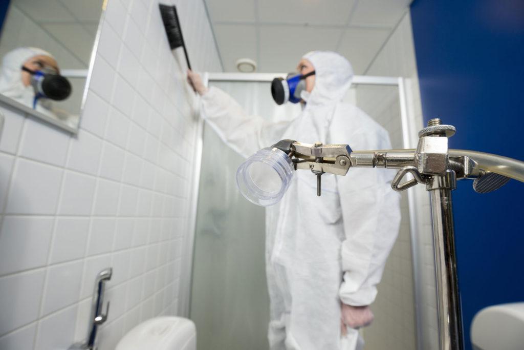 Kuva kylpyhuoneen asbestikartoituksesta