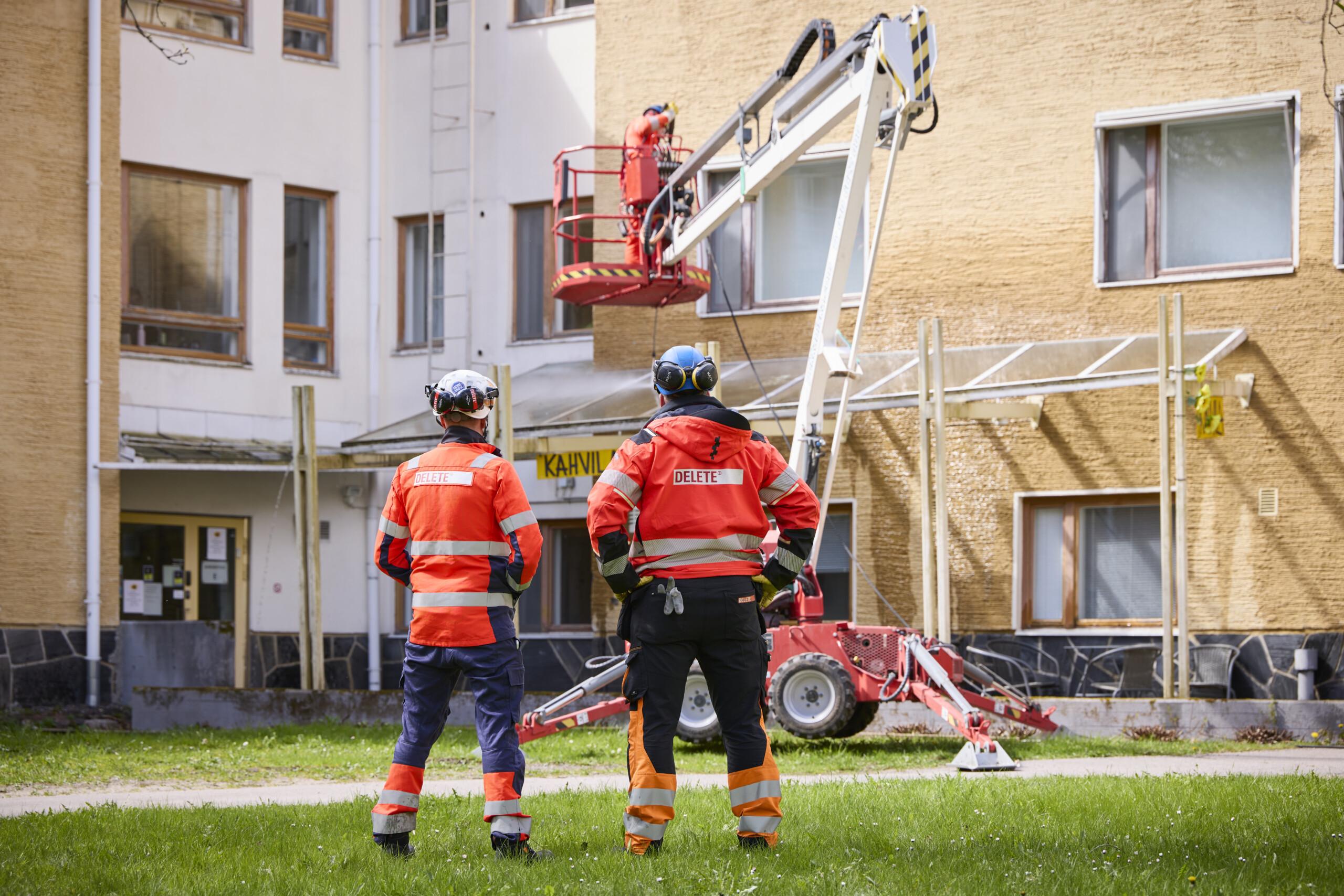 Pesut ja suojaukset kiinteistön julkisivulle