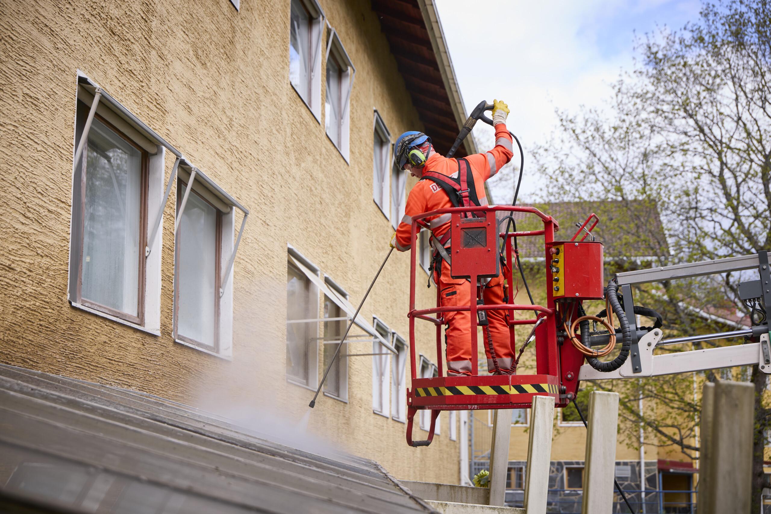 Julkisivujen pesut ja suojaukset DELETEltä